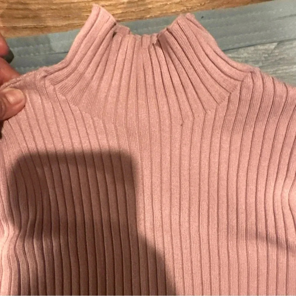 Zara Cropped Knit Ribbed Light Pink Long Sleeve Turtleneck Top
Size M Stretching - Picture 3 of 7